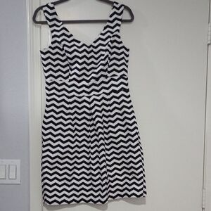 White House Black Market Black,/White Chevron Fit-and-Flare Midi Dress. Size 6